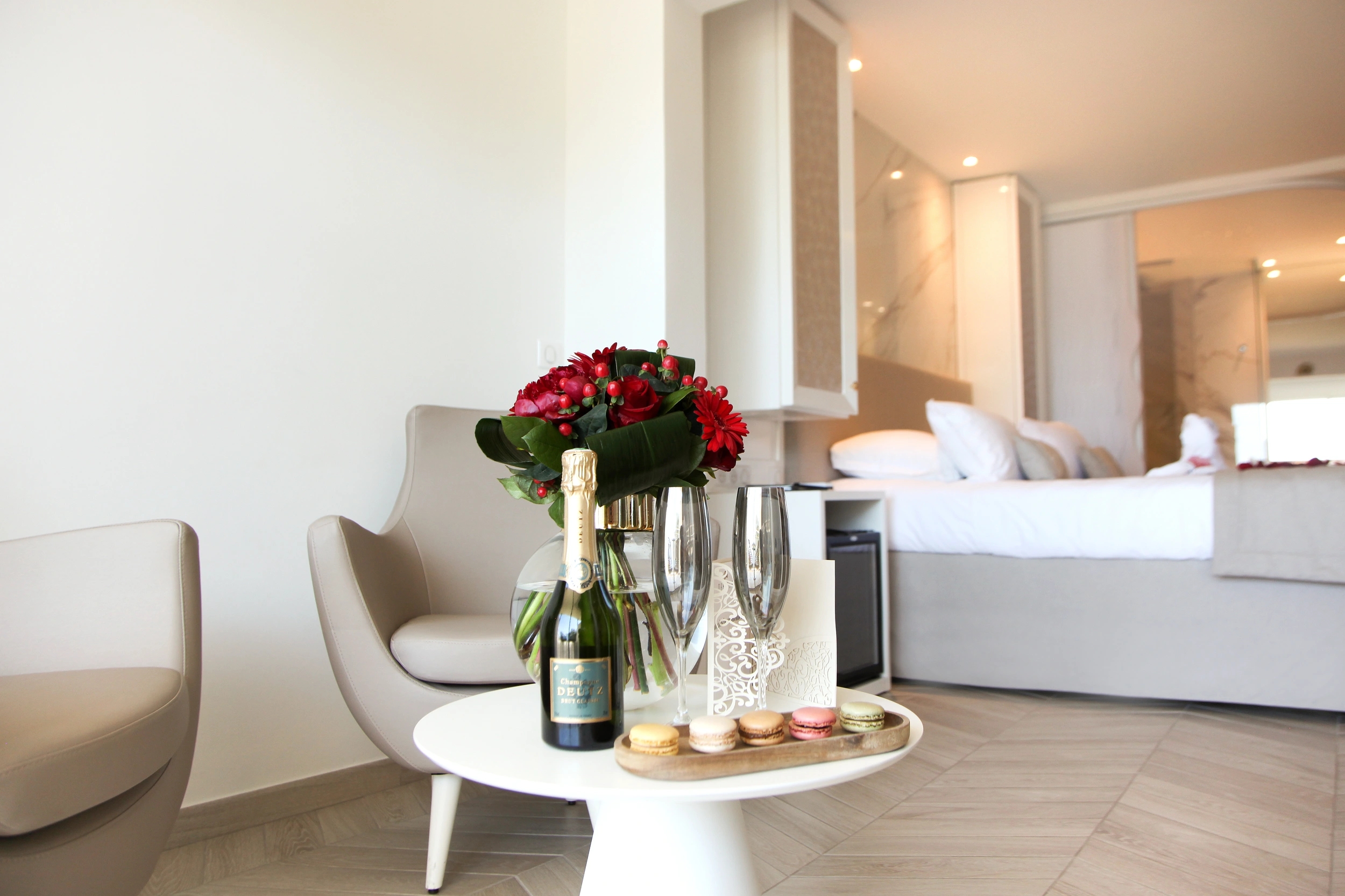 Chambre Chic Supérieure de l’Hôtel Marinca avec décoration élégante