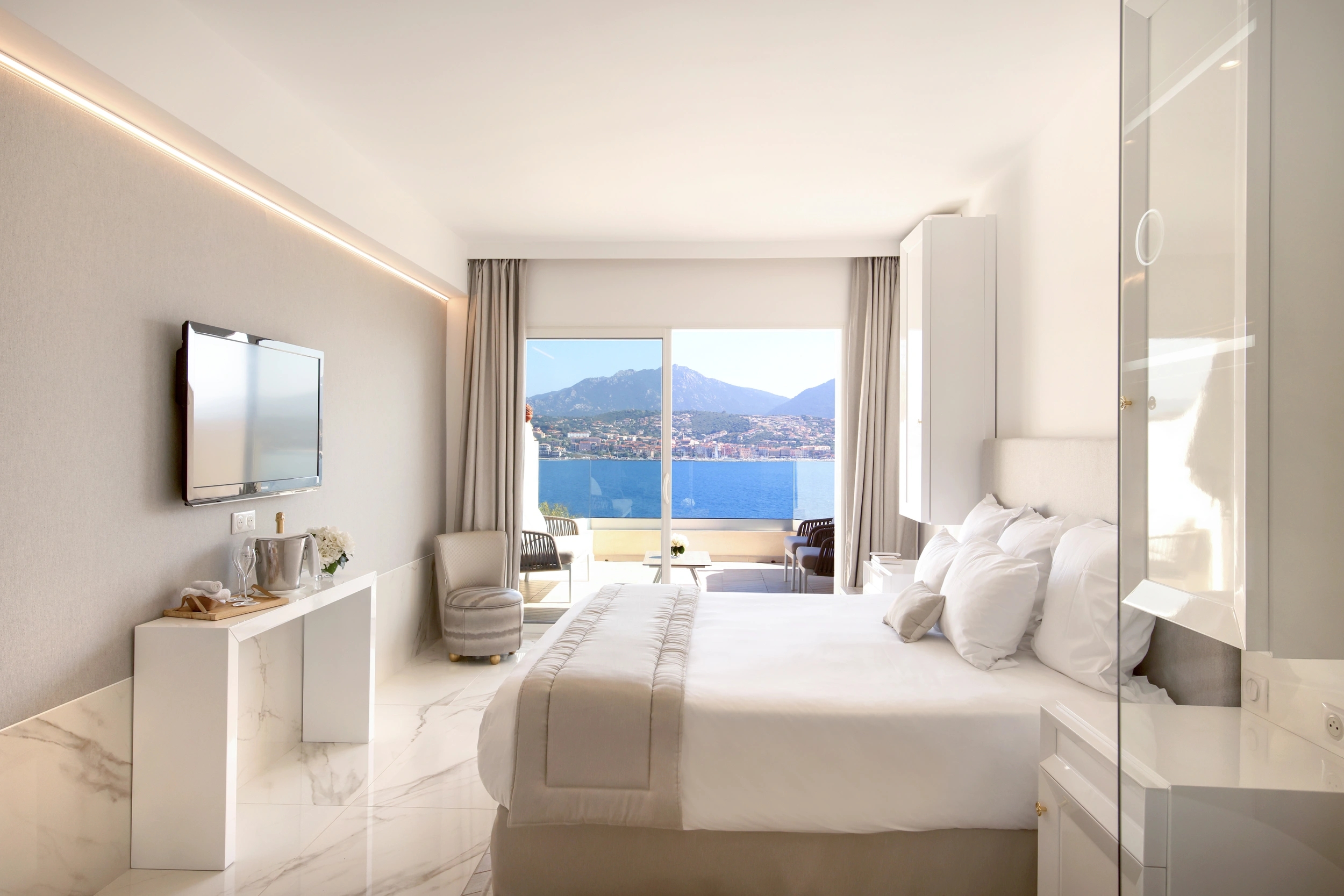 Suite Junior de l’Hôtel Marinca avec vue sur la mer