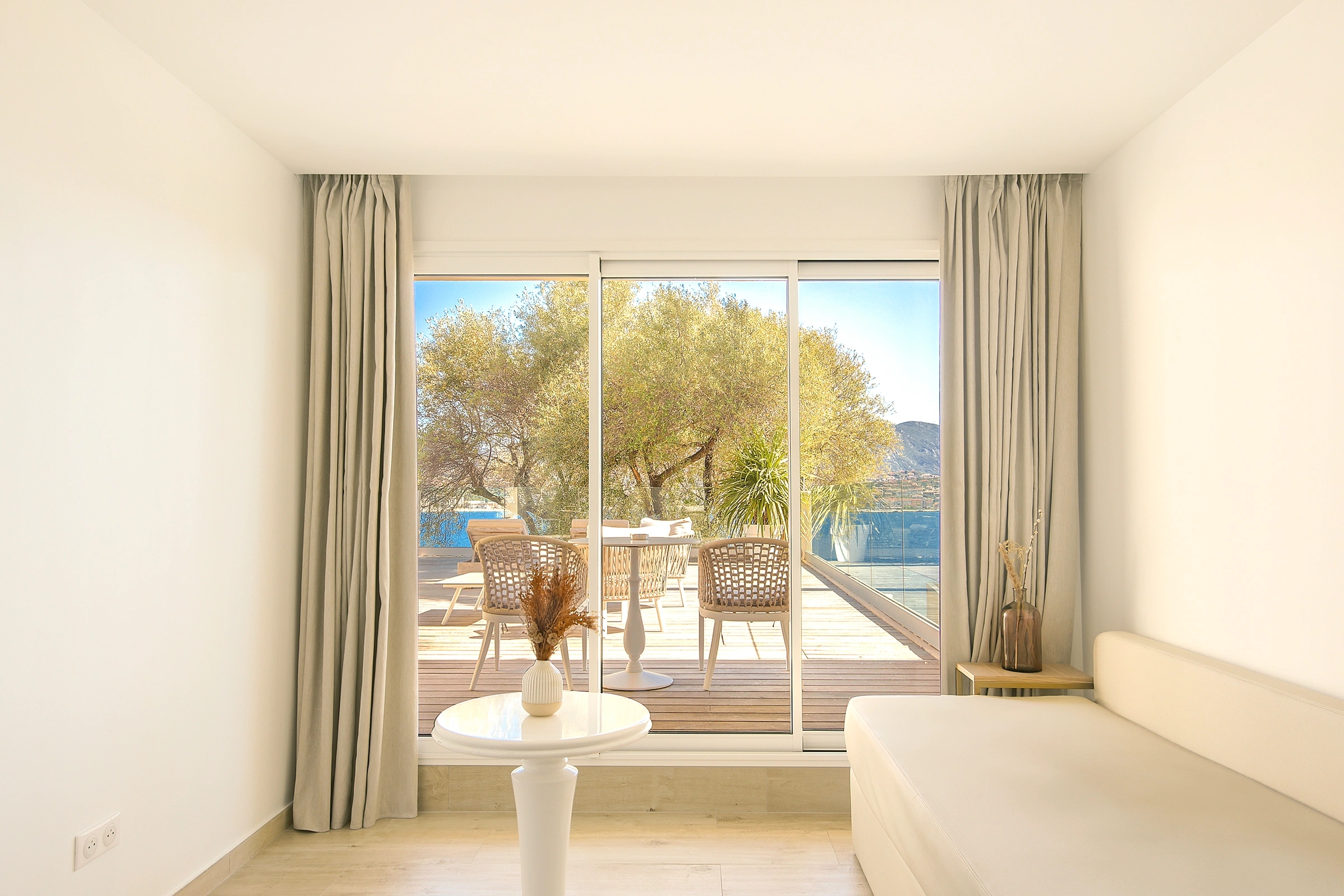 Suite Familiale spacieuse avec deux chambres et un coin salon convivial