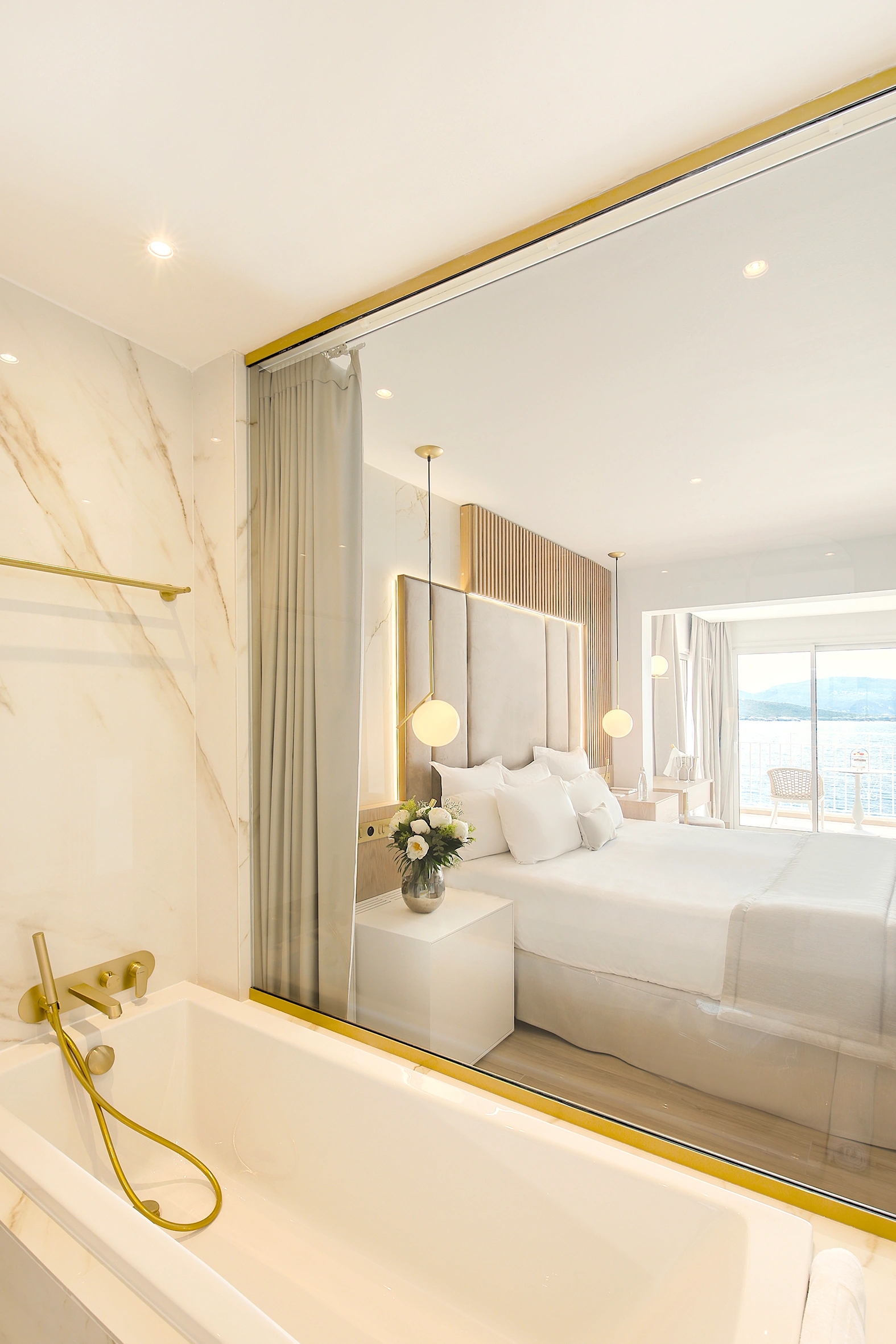 space lumineux avec coin salon et vue imprenable sur la mer