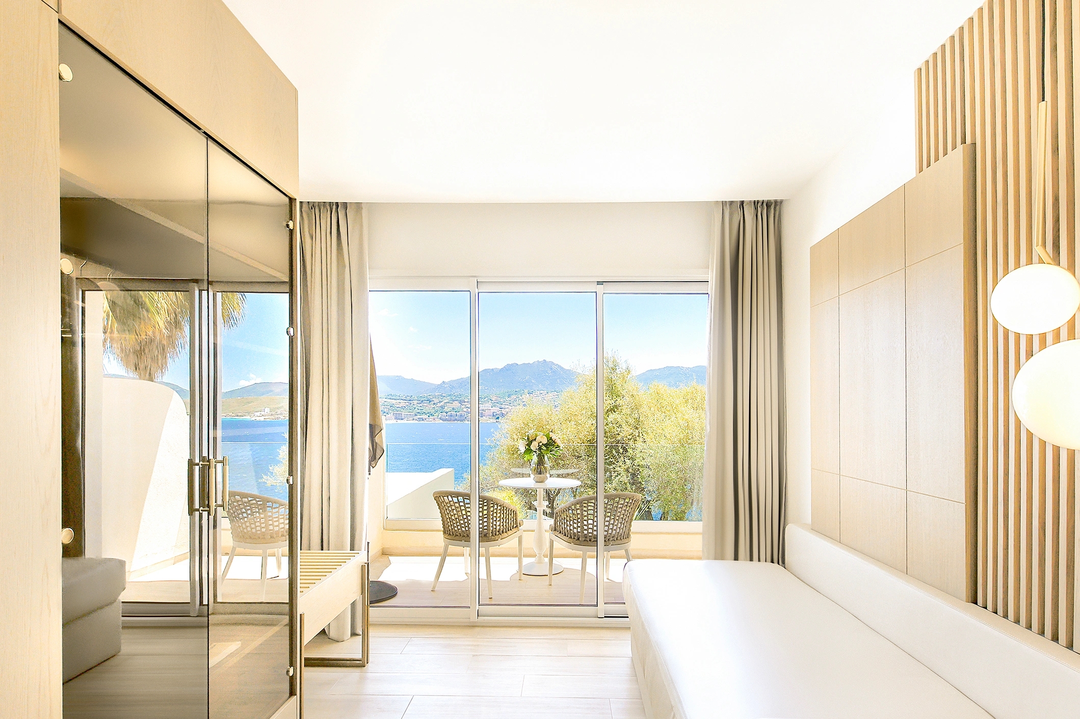 Espace luxueux et design épuré, les chambres luxe de l’Hôtel Marinca
