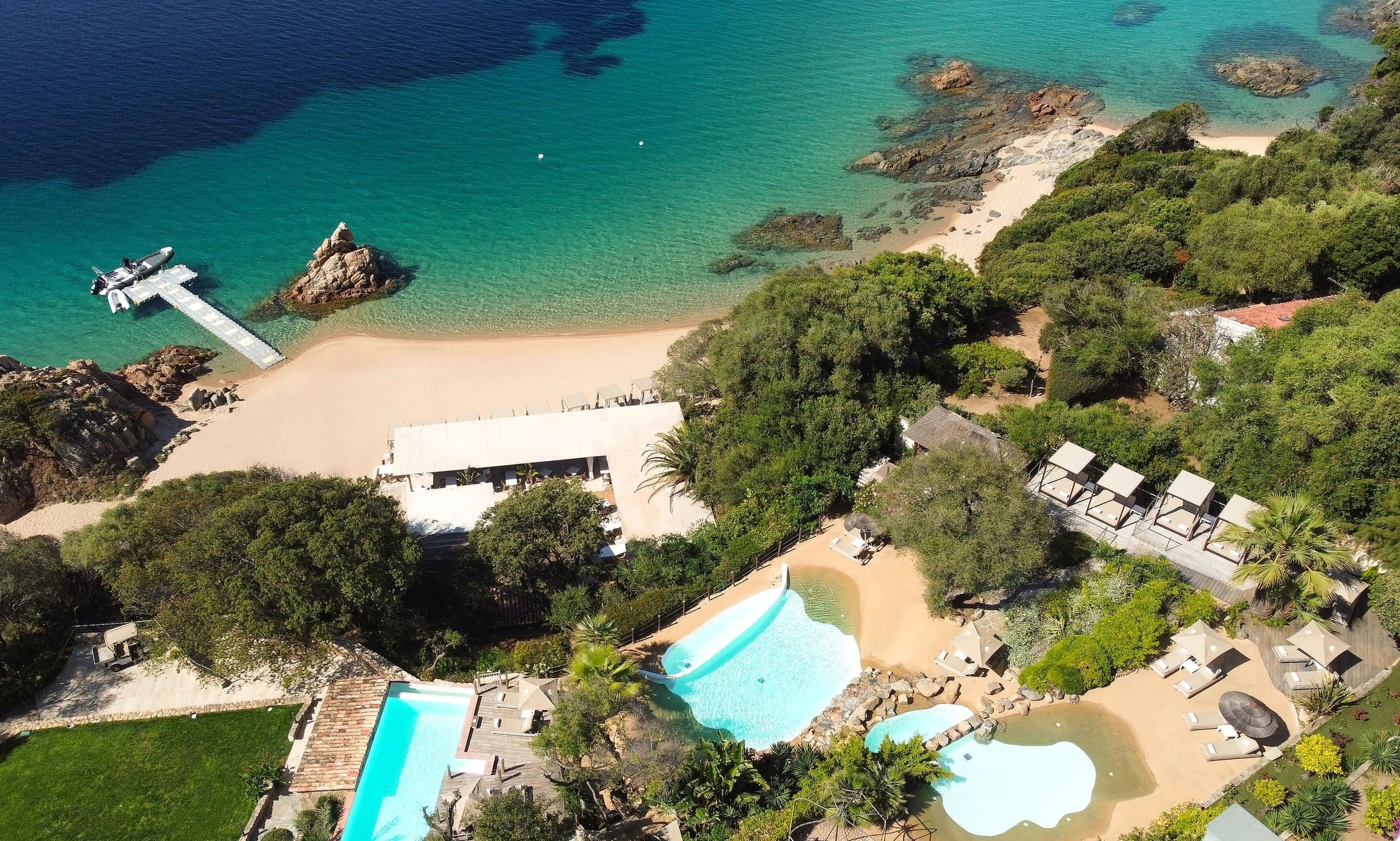 Hôtel de luxe avec plage privée en Corse-du-Sud