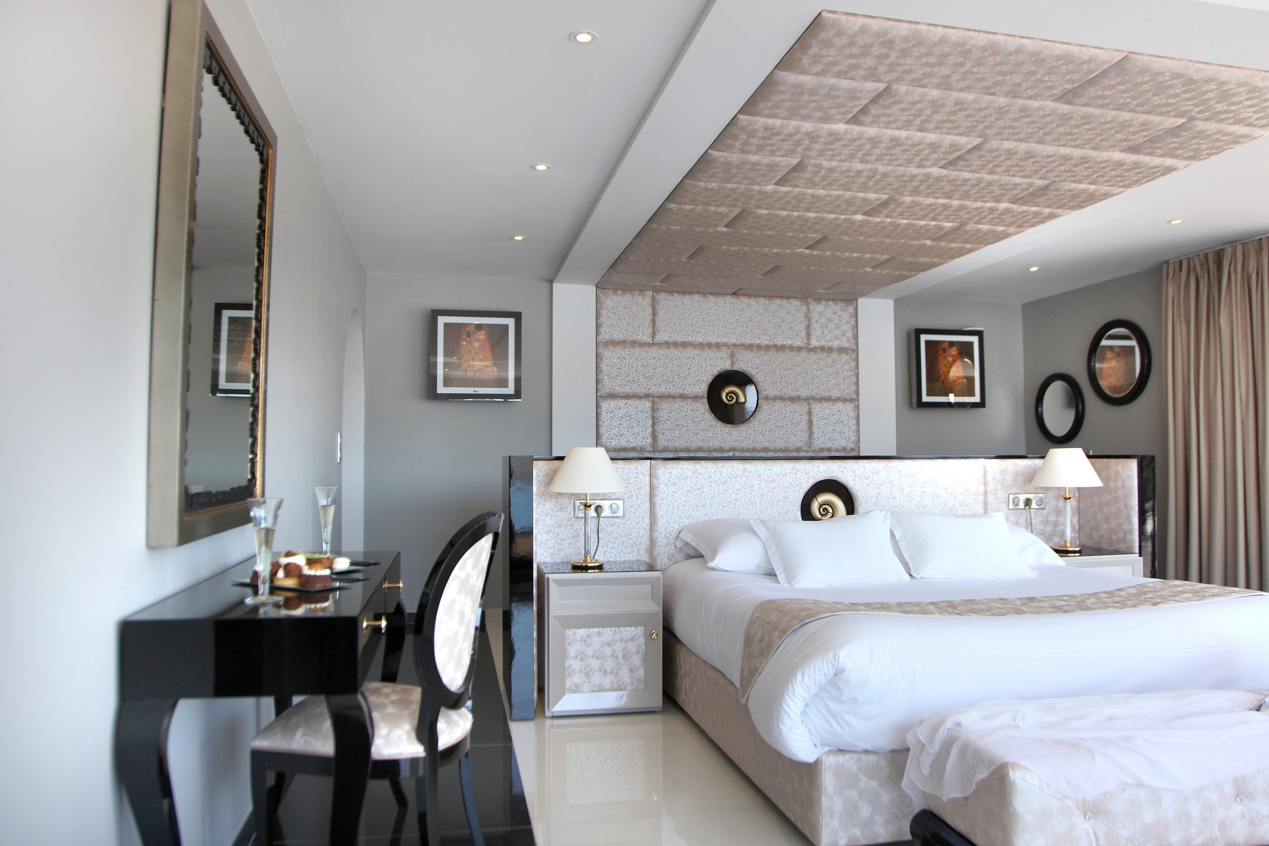 Chambre spacieuse et lumineuse dans un hotel de luxe en Corse-du-Sud