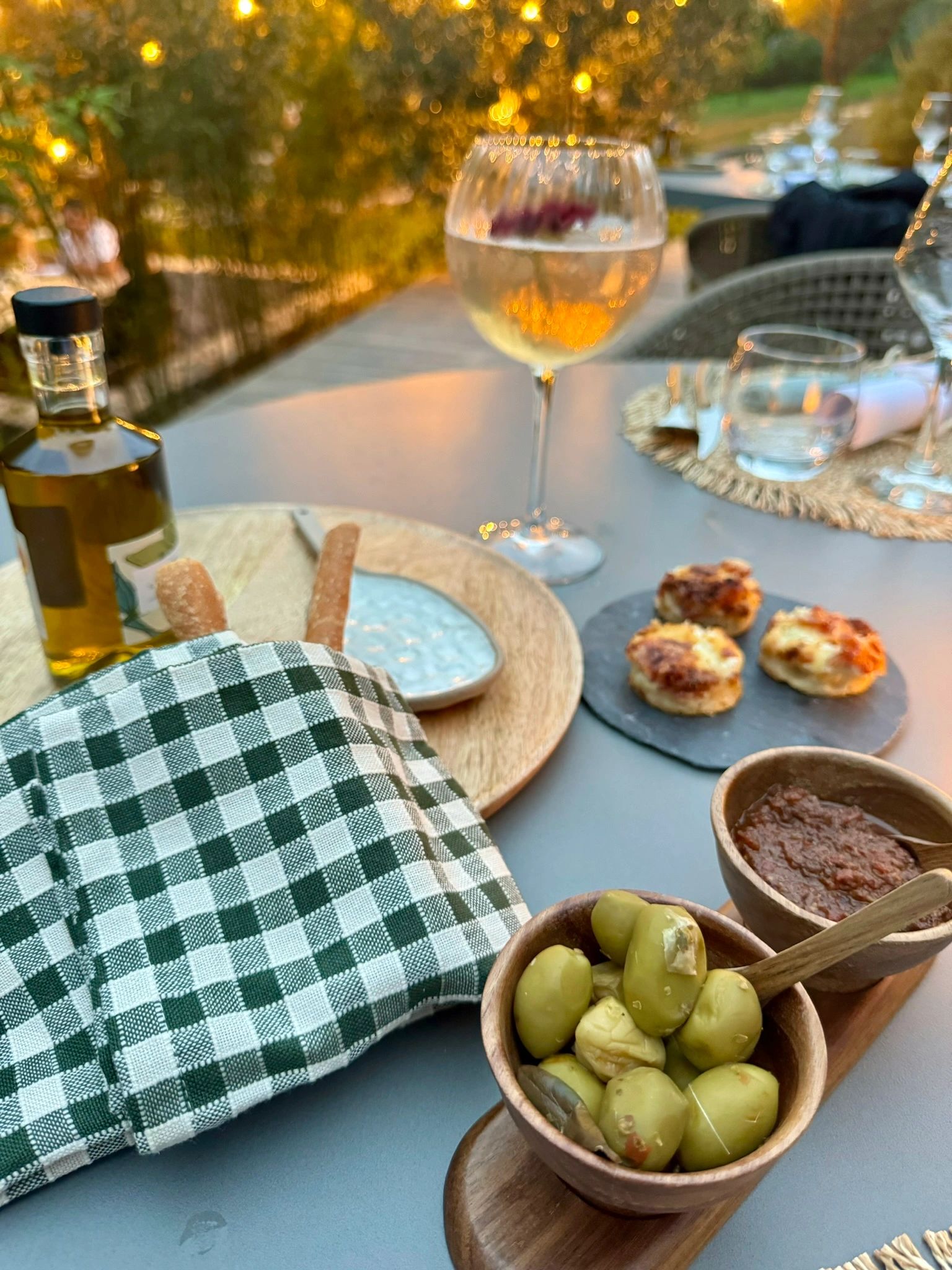Plat raffiné préparé avec des produits du terroir corse à La Table du Moulin