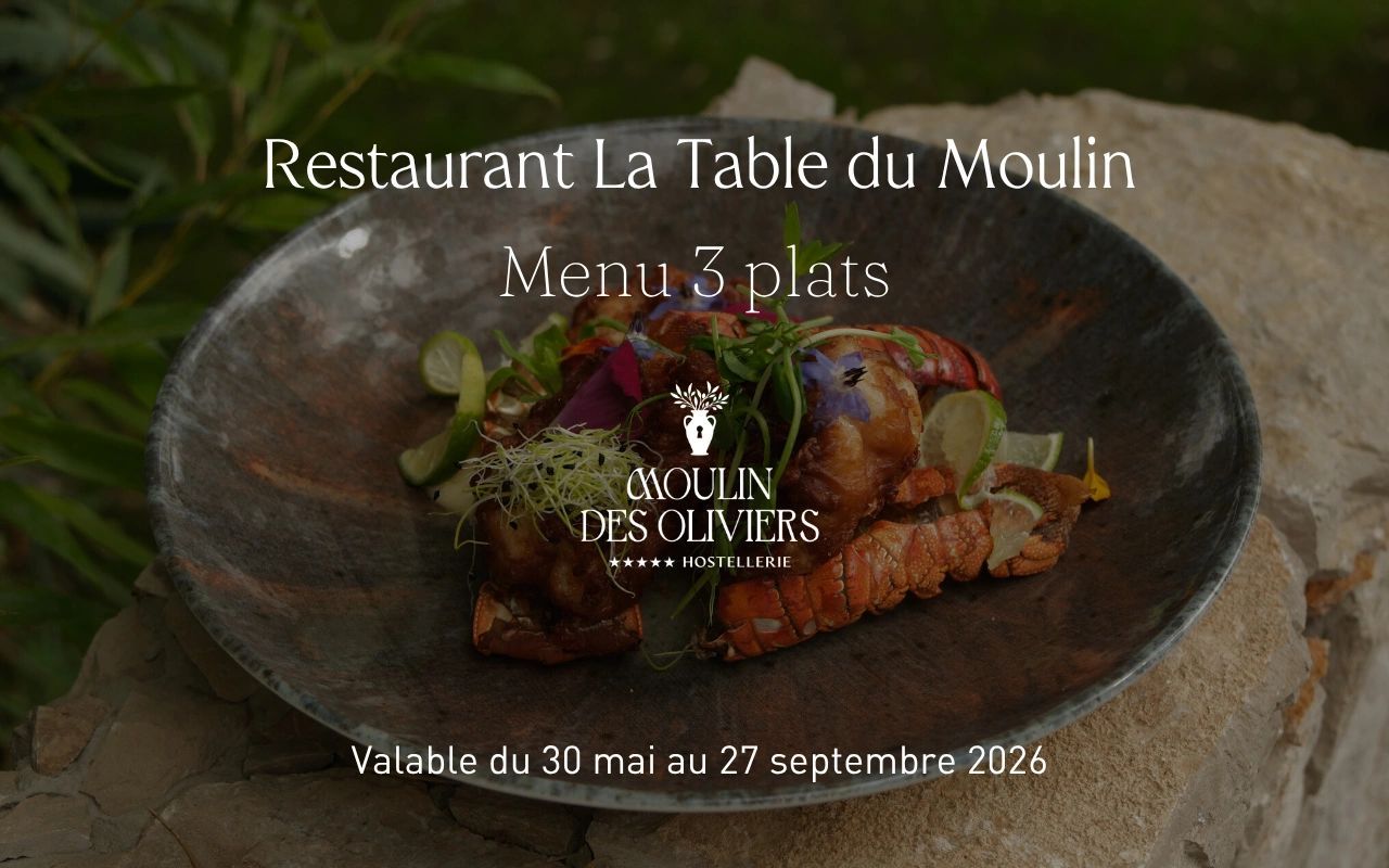 Restaurant La Table du Moulin menu 3 plats avec homard présenté dans une assiette noire