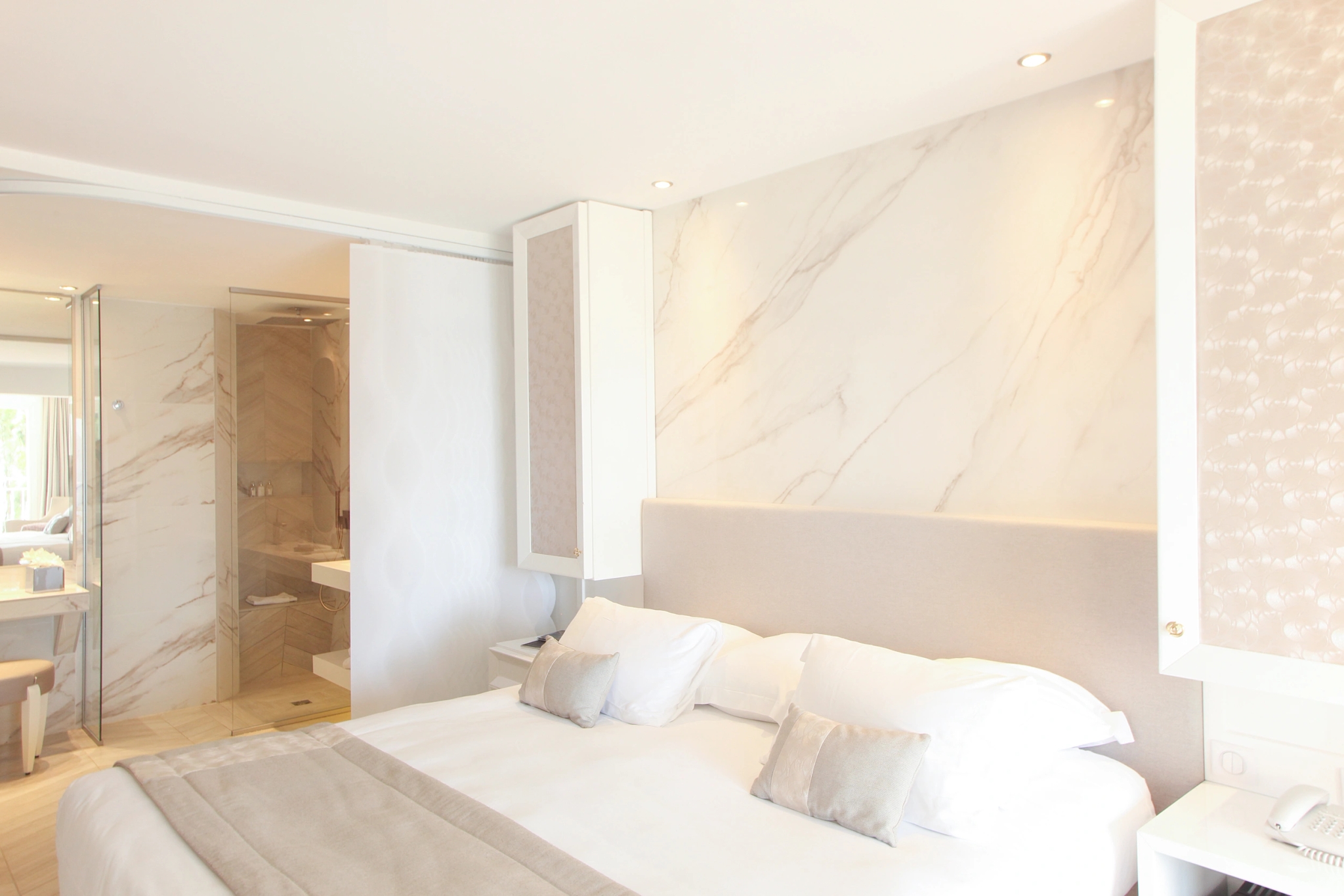 Chambre chic dans hotel de luxe en Corse